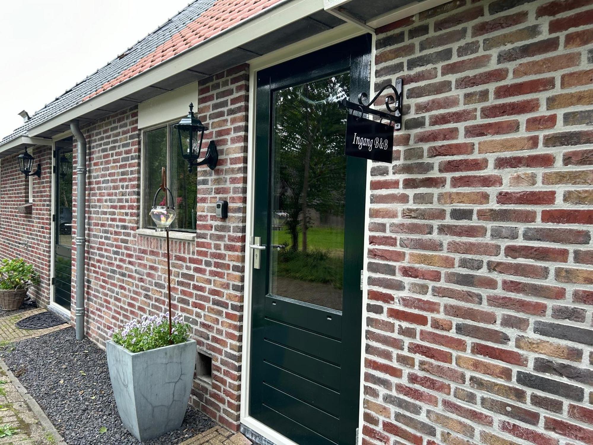 T'Hus Bed & Breakfast Katlijk Exterior photo